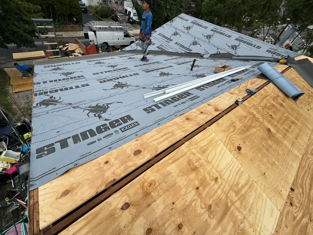 New plywood sheathing and STINGER EXO25 underlayment on a Toms River roof